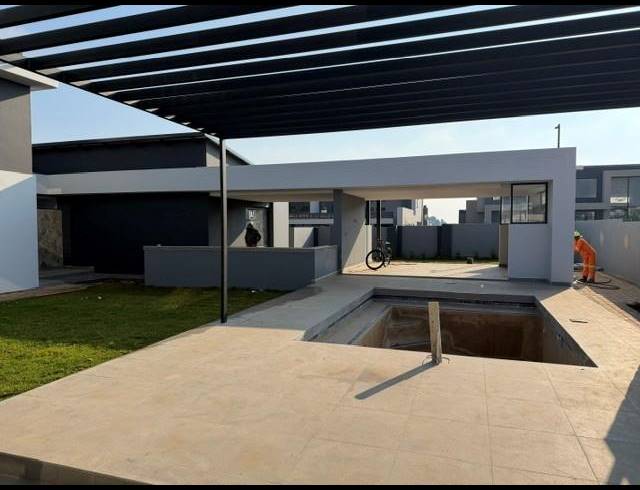 5 BEDROOM HOUSE FOR SALE IN MIDSTREAM HEIGHTS